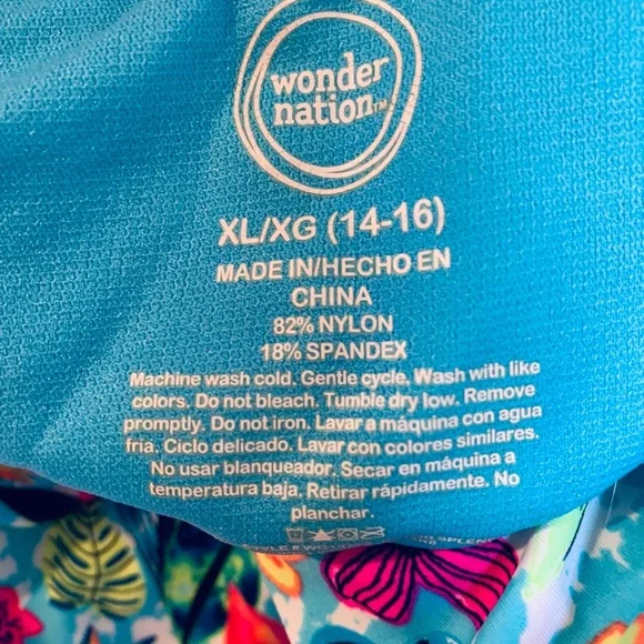 Going to the tropics and I’m going in the water #A10 - Picture 5 of 7